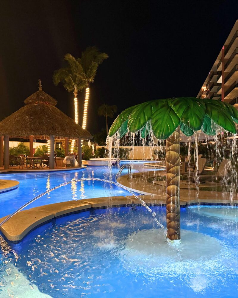 Amenidades exclusivas en Acapulco Diamante, incluyendo alberca, gimnasio, y áreas verdes.