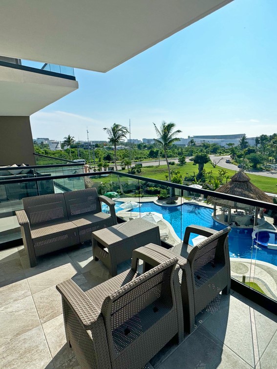 Residencial de lujo en Acapulco Diamante con seguridad 24/7 y amenidades exclusivas.