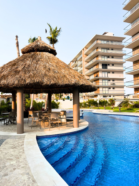 Departamentos inteligentes en Acapulco, controlables desde tu celular para máxima comodidad y modernidad.